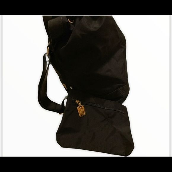 ✨RARE FIND✨ AUTHENTIC vintage Moschino buket bag - Picture 5 of 10